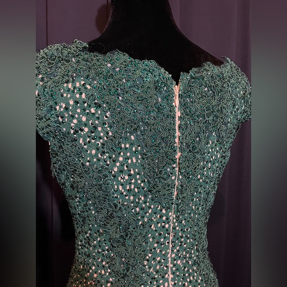 LARA Lace & Beaded Emerald Evening Gown NEW - Picture 9 of 16